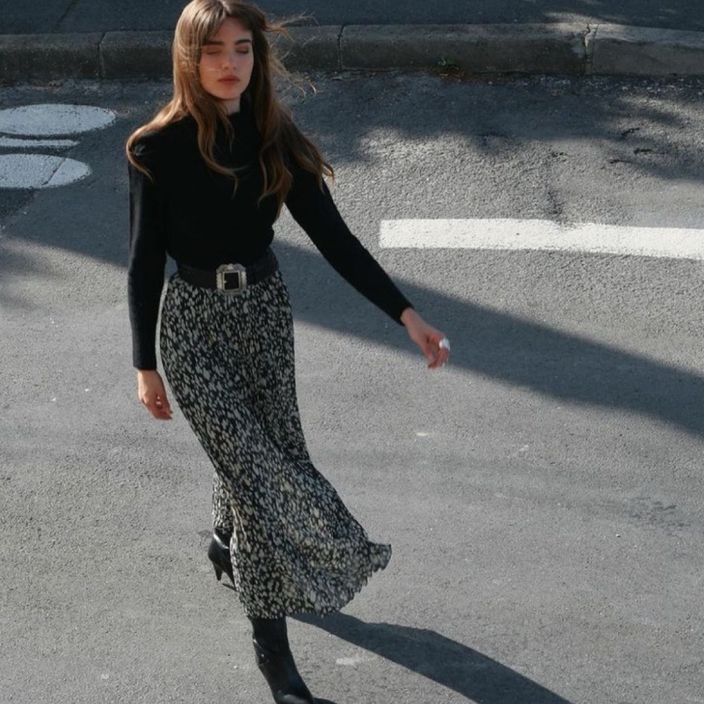 Flowy black Floral A-Line Midi Skirt - Picture 6 of 7
